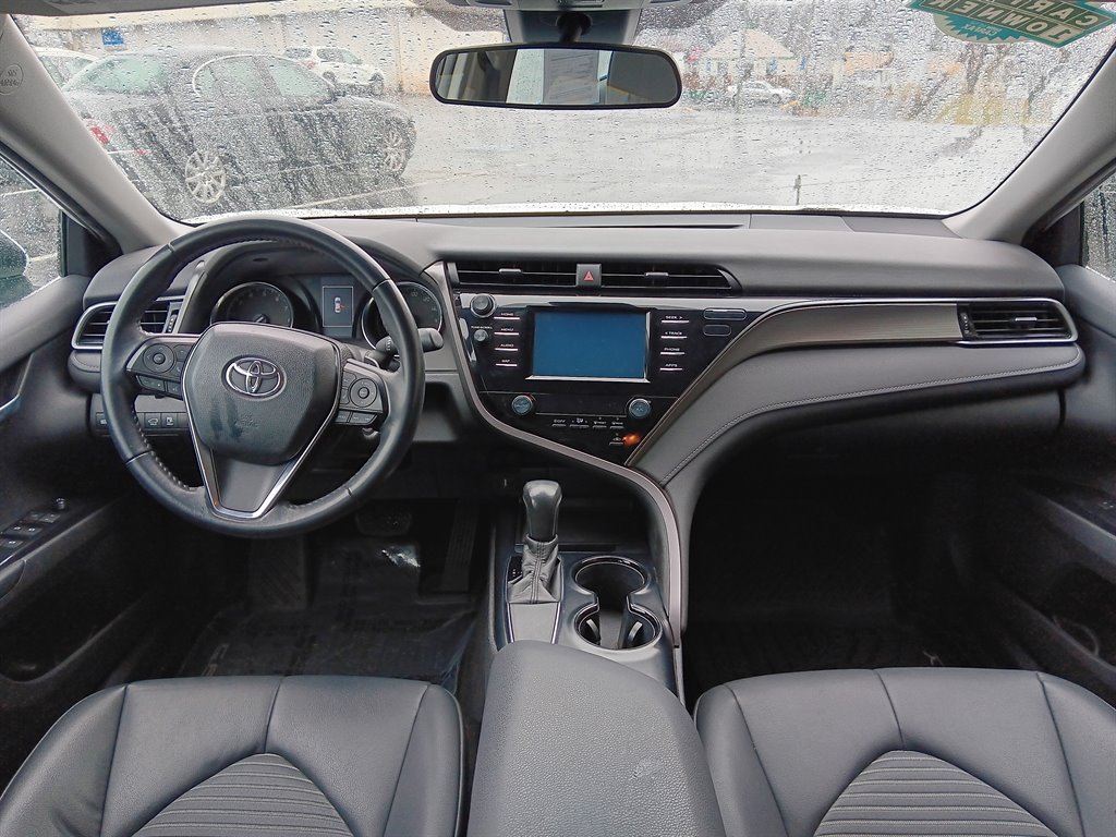 2019 Toyota Camry SE photo 6